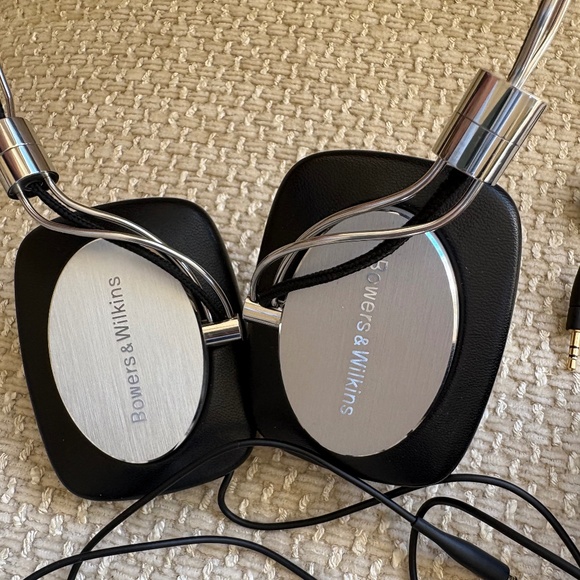 Bowers & Wilkins P5 on ear headphones Black Stainless - Picture 4 of 4